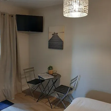 La Claudia Jardin Et Oda ve Kahvaltı Pennautier