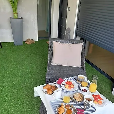 Oda ve Kahvaltı La Claudia Jardin Et 3*