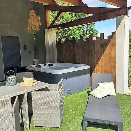La Claudia Jardin Et Oda ve Kahvaltı Pennautier