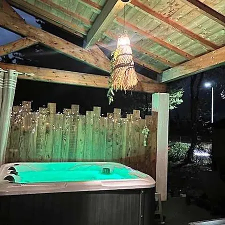 La Claudia Jardin Et Oda ve Kahvaltı Pennautier
